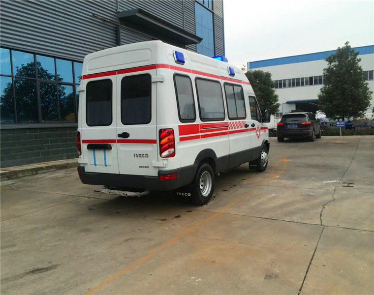 依維柯轉(zhuǎn)運型救護車