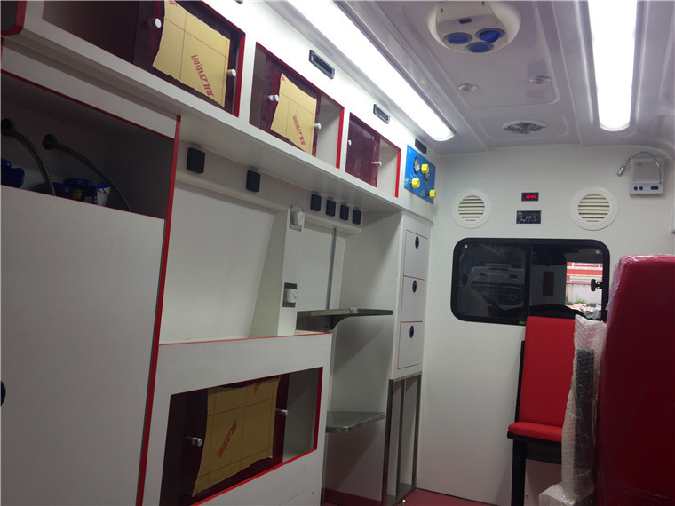 福特新全順V362救護(hù)車(短軸中頂)