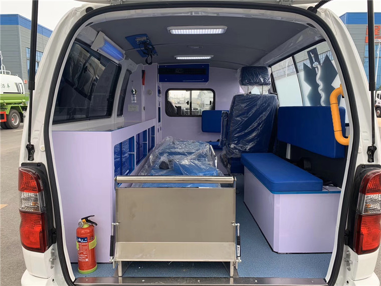 國六金杯快運救護車內飾圖