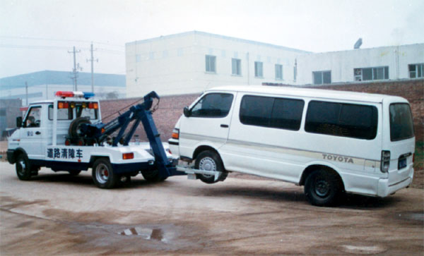 清障救援車(chē)拖面包車(chē)