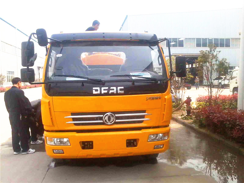 高壓清洗<a href=http://www.wuxinglock.com/xifenche/ target=_blank class=infotextkey>吸糞車</a>正面圖